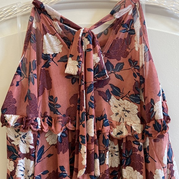 Absolutely stunning floral cold shoulder top in size M - Picture 4 of 9